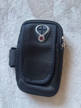 Black Neoprene Armband Phone Pouch with Earbud Port